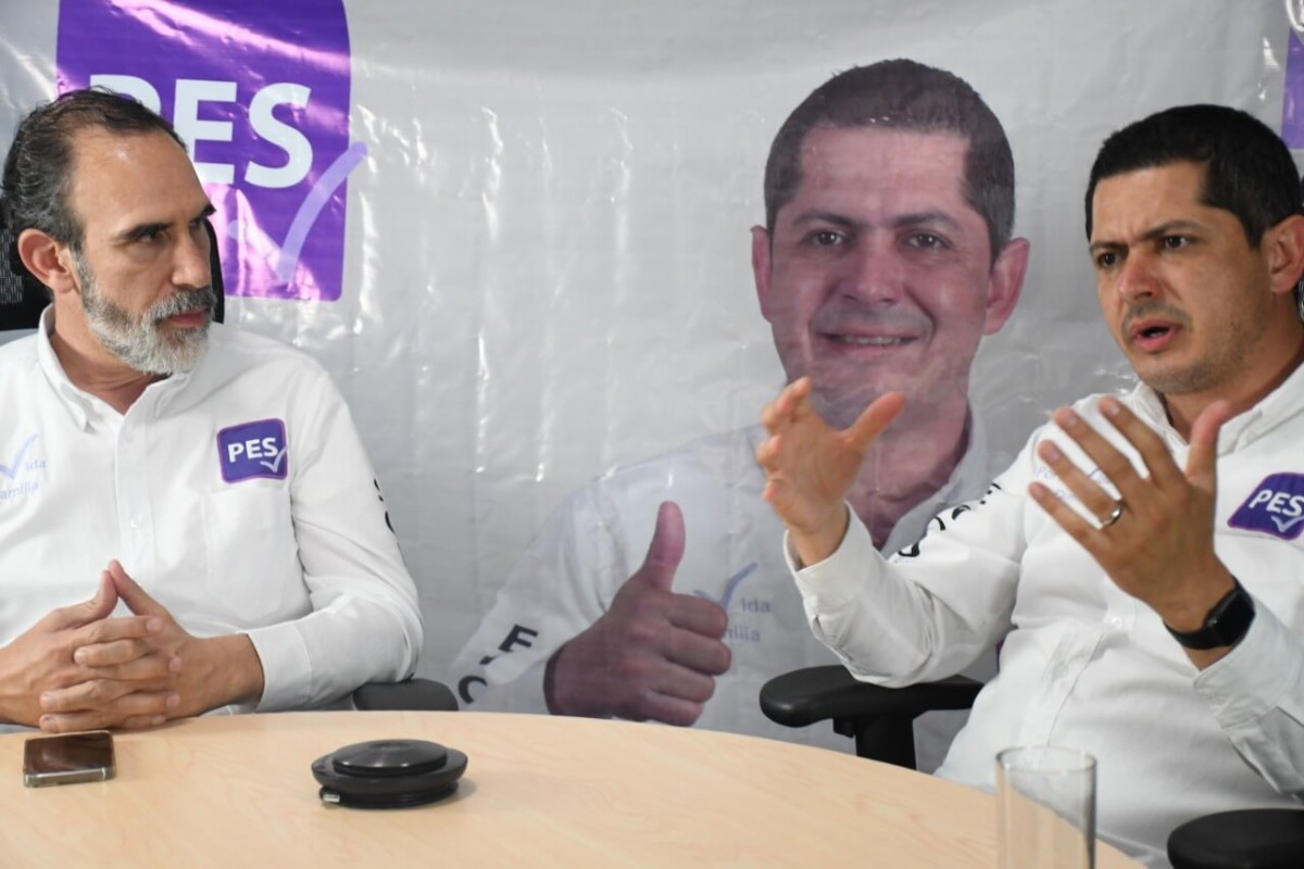 Manuel A Flores Perez Gustavo Fernandez de Leon