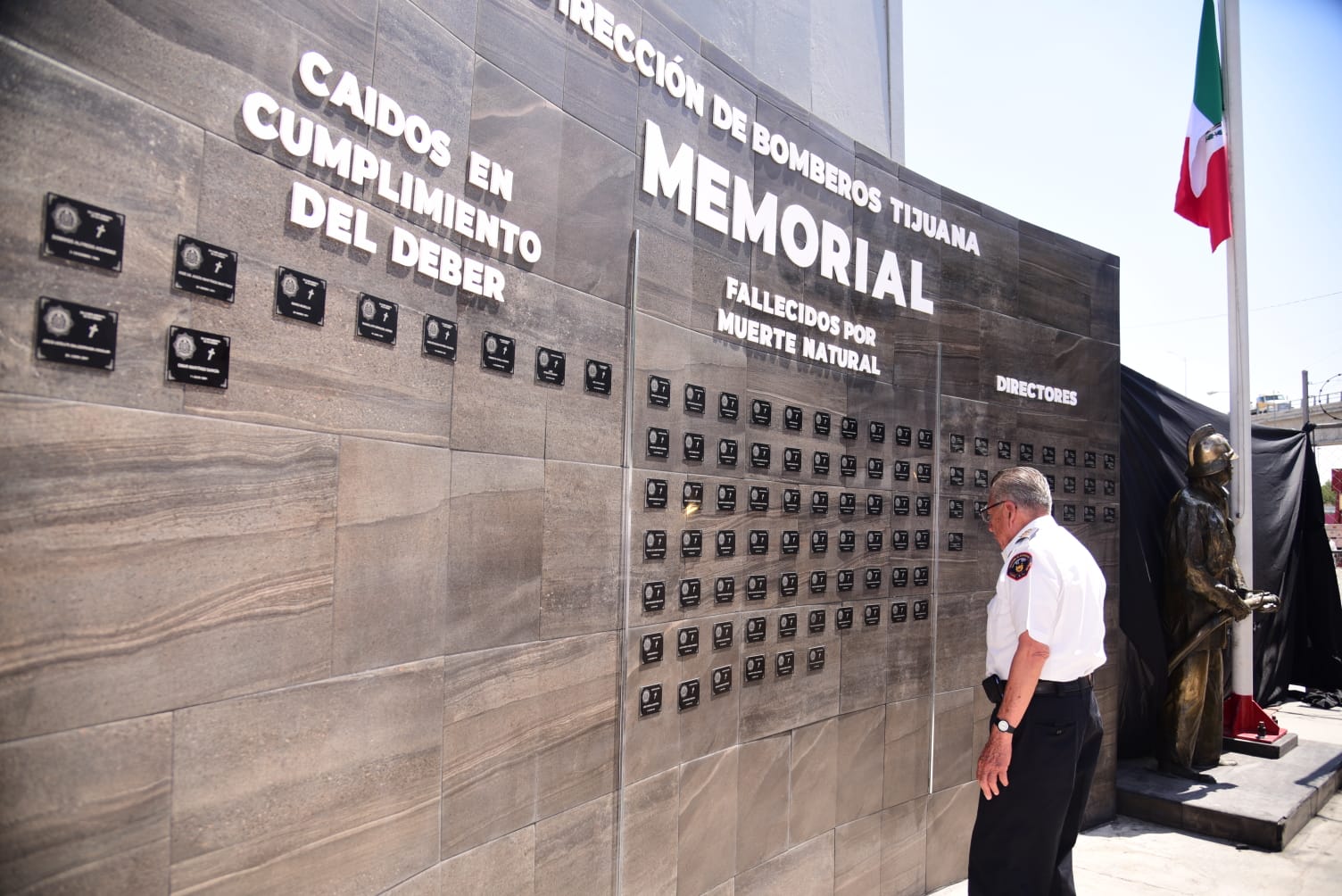 memorial bomberos tijuana