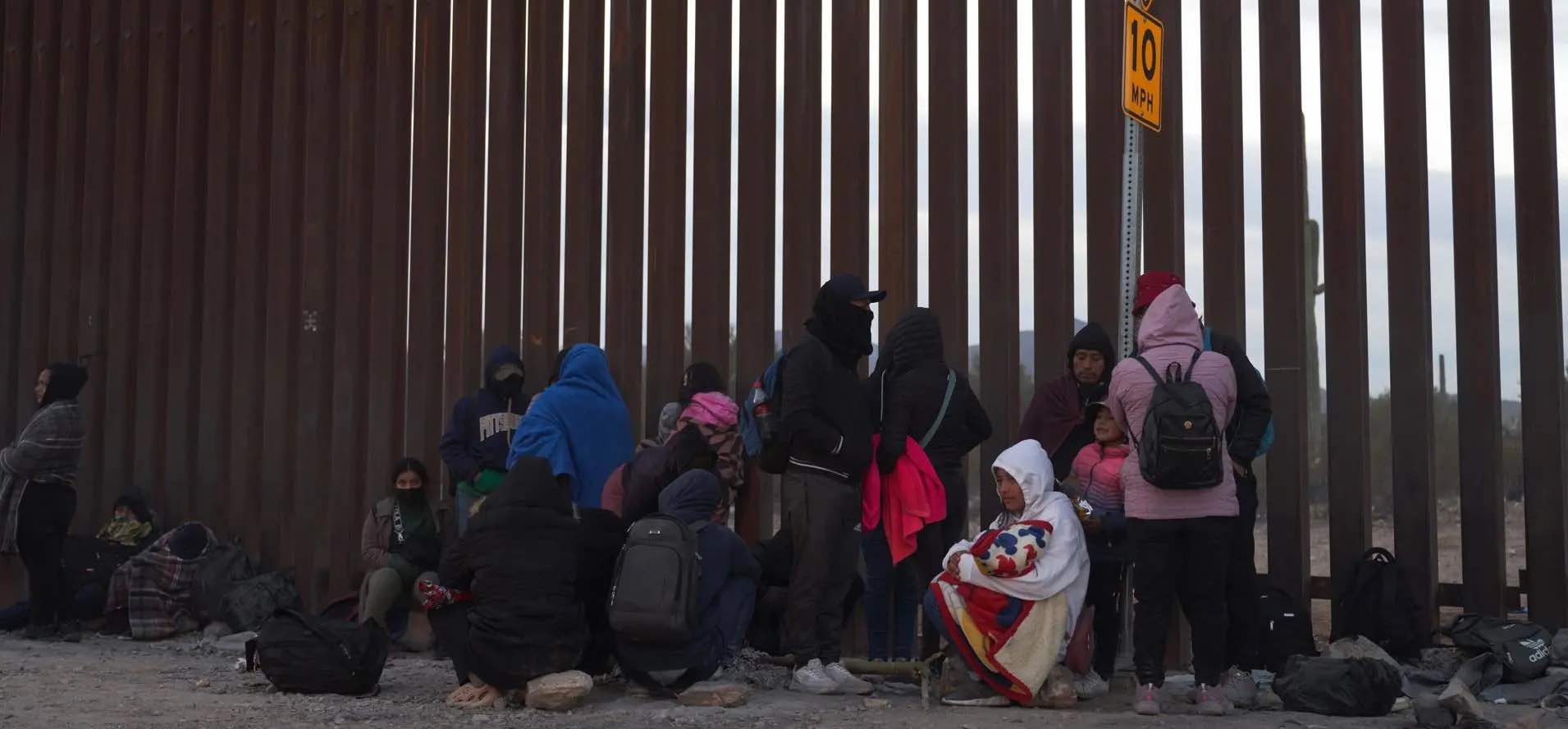 politicos democratas exigen a biden enviar soldados a arizona ante mayor flujo de migrantes 1.jpg copia