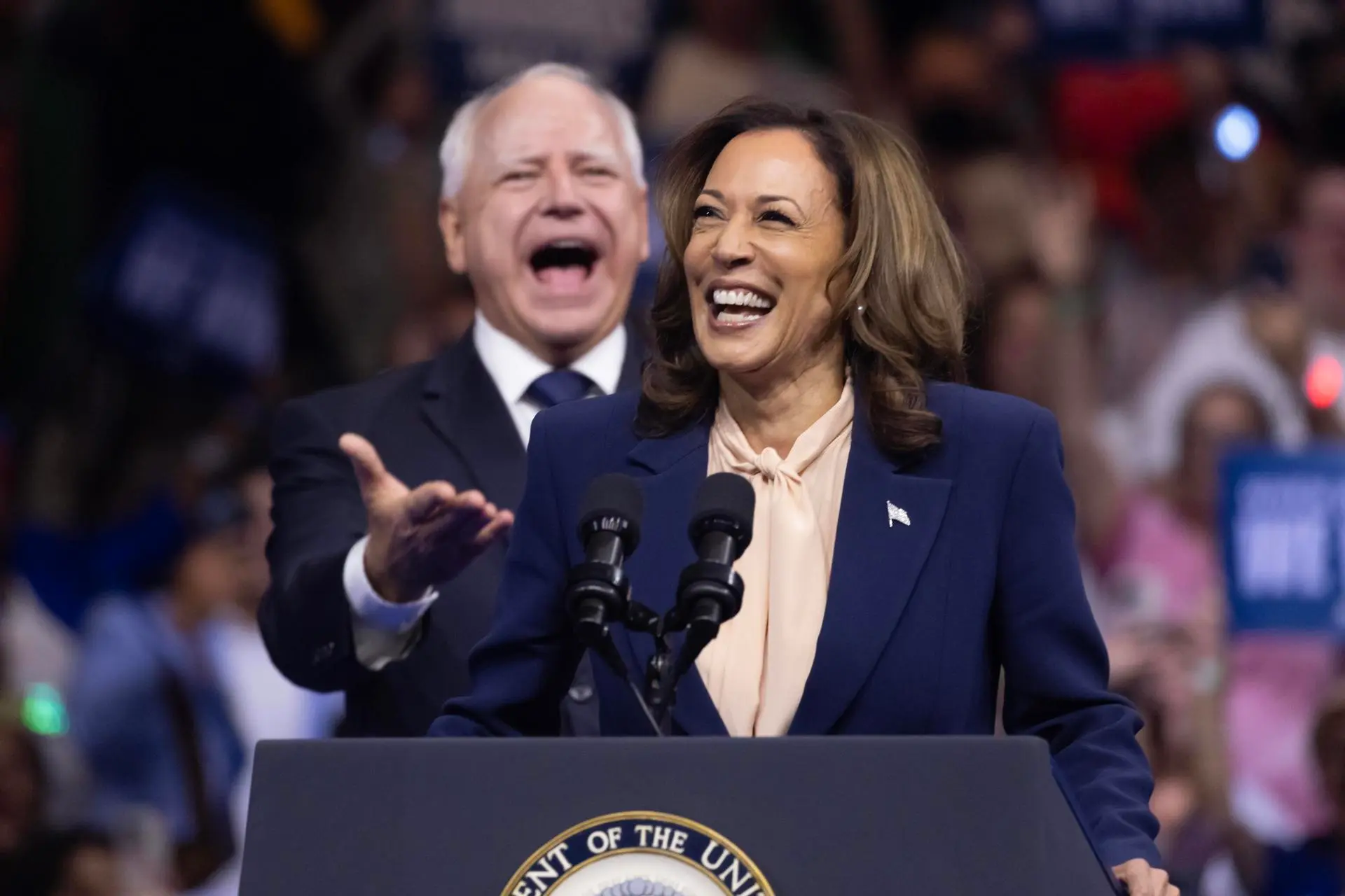 kamala harris y tim walz arrancan su campana necesitamos nivelar el terreno 2