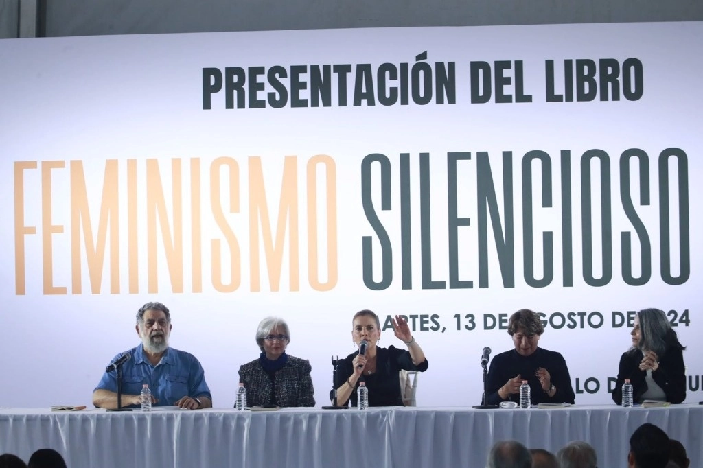 presenta gutierrez muller su libro feminismos silenciosos en el zocalo 9564html feminismojpeg 6783html 7df1806f 5693 4f24 a403 dd4144823dbf